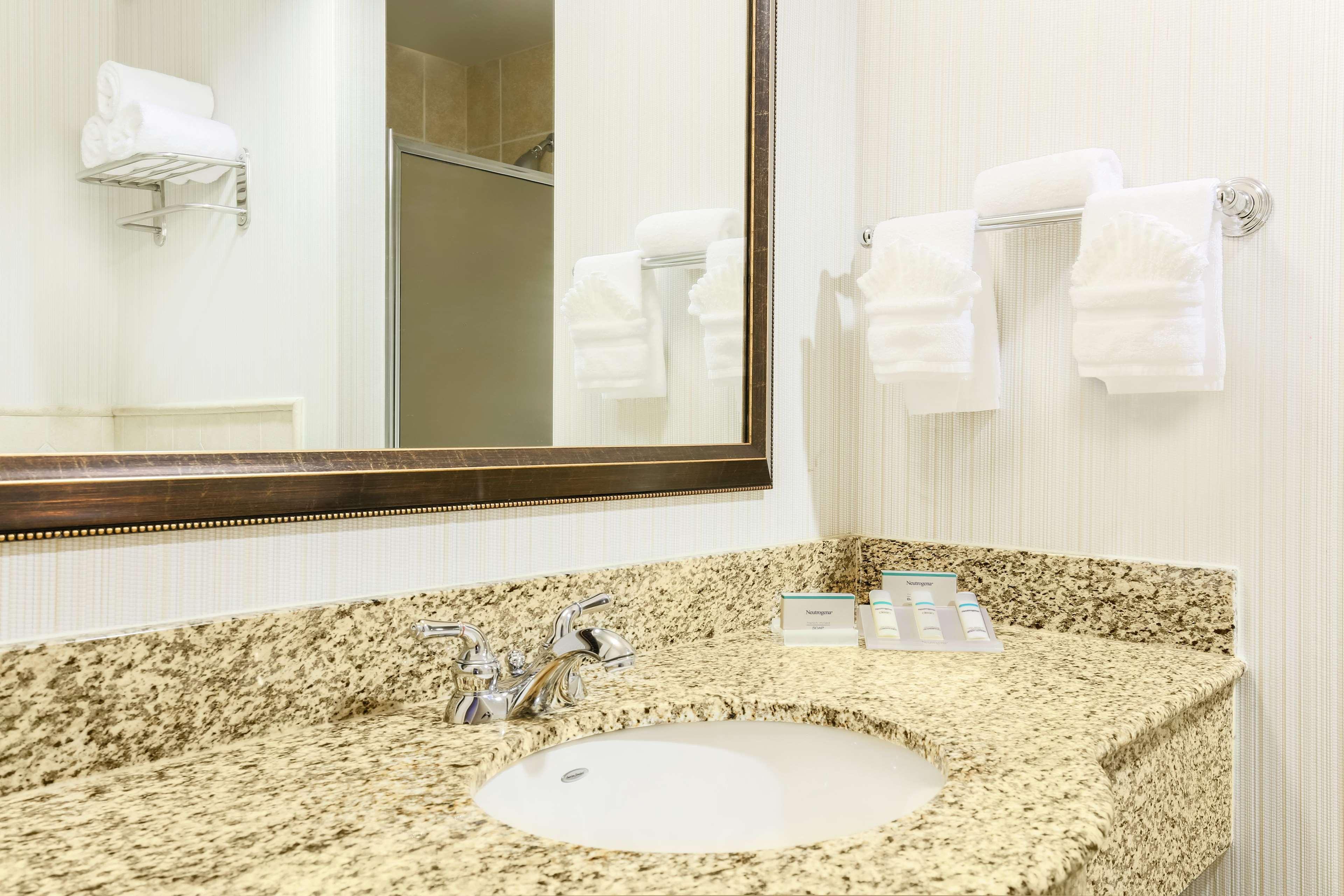 Hilton Garden Inn Dallas Lewisville Exterior foto